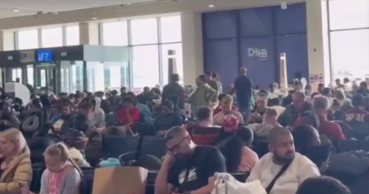 Românii repatriați din Orientul Mijlociu au ajuns pe aeroporturile din România, însă mulți dintre ei sunt nemulțumiți de modul în care s-a gestionat evacuarea