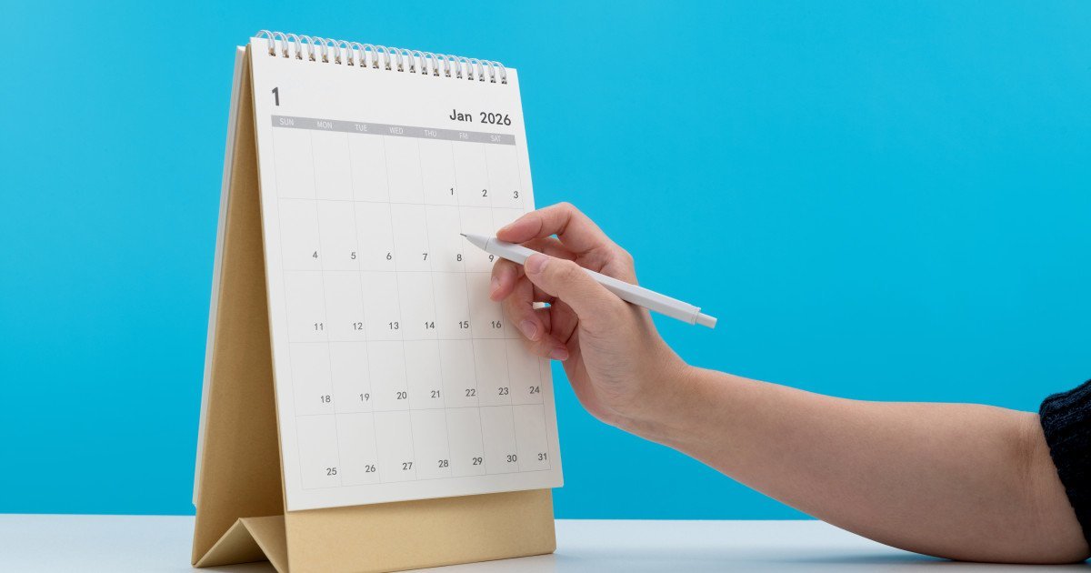 Primăvara anului 2026 aduce românilor mai multe zile libere, ceea ce va permite angajaților și elevilor să se bucure de perioade de relaxare și petrecere a timpului liber alături de familie