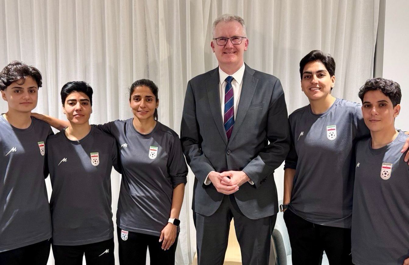 Australia acordă vize umanitare pentru cele cinci jucătoare iraniene de fotbal care au solicitat azil Australiua a anunțat marți că va oferi vize umanitare pentru cinci jucătoare de fotbal iraniene, după ce acestea au fugit din cantonamentul echipei naționale, solicitând azil din cauza temerilor legate de represiune și persecutare în Iran