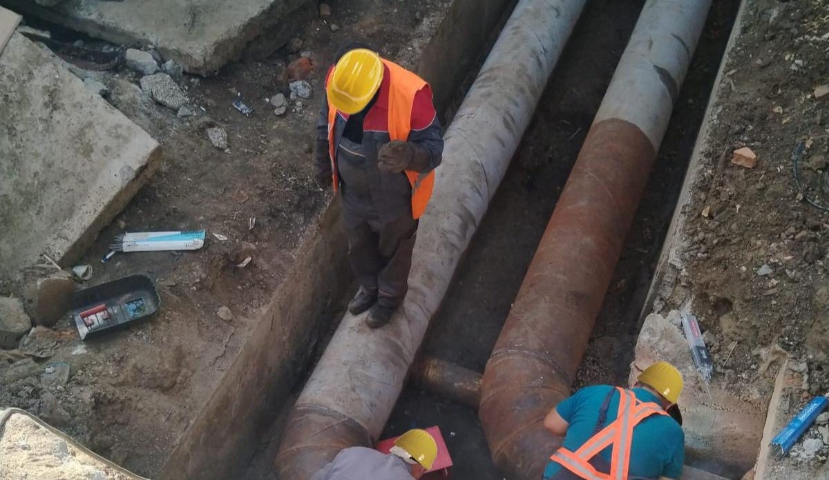 Modernizarea rețelei de termoficare din București avansează, urmând să beneficieze de o nouă etapă de reabilitare, cu un buget estimat la aproape 57,9 milioane de euro, în perioada 2026-2027