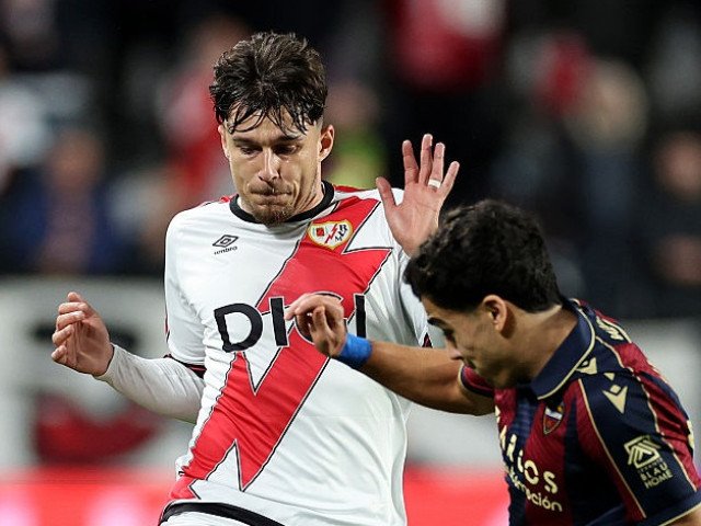 Duminică seară, atenția fanilor fotbalului european s-a îndreptat spre două dintre cele mai captivante meciuri din Liga Campionilor