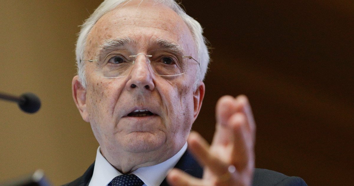 Guvernatorul Băncii Naționale a României, Mugur Isărescu, atrage atenția asupra presiunilor exercitate asupra finanțelor publice ale țării