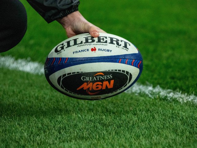 Irlanda și Țara Galilor se duelează în cea de-a doua etapă a Turneului celor Șase Națiuni, într-un meci decisiv pentru stabilirea favoritului la titlu Într-un spectacol de rugby plin de tensiune și speranțe, Irlanda și Țara Galilor se vor confrunta astăzi, în cadrul celei de-a doua etape a Turneului celor Șase Națiuni, competiție care atrage anual milioane de fani din întreaga lume