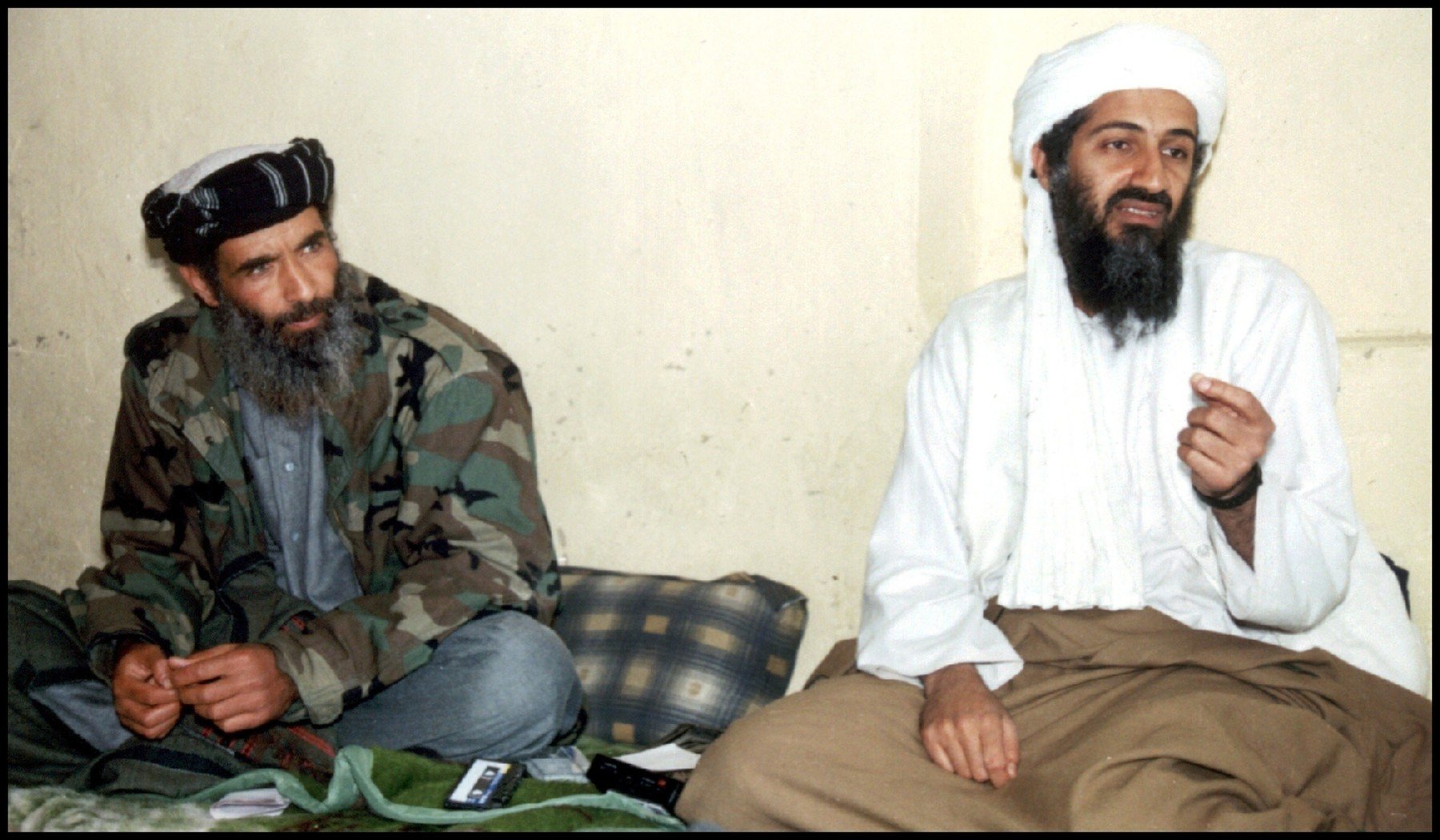 Moartea lui Osama bin Laden: momentul care a redefinit lupta împotriva terorismului global Pe 2 mai 2011, lumea a fost martorul unui eveniment ce avea să schimbe radical peisajul securității internaționale: uciderea lui Osama bin Laden, liderul fondator al Al-Qaeda și principalul suspect în planificarea atentatelor devastatoare din 11 septembrie 2001, la New York