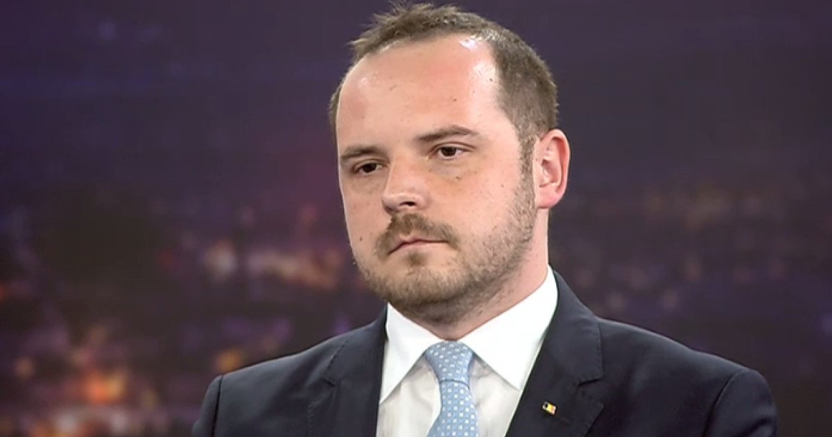 Ministrul Sănătății recunoaște că sistemul românesc de sănătate e blocat de medicii care activează la stat și privat în același timp Situația sistemului de sănătate din România ajunge din nou în centrul atenției publice, după afirmațiile recente ale ministrului Sănătății, Alexandru Rogoabete
