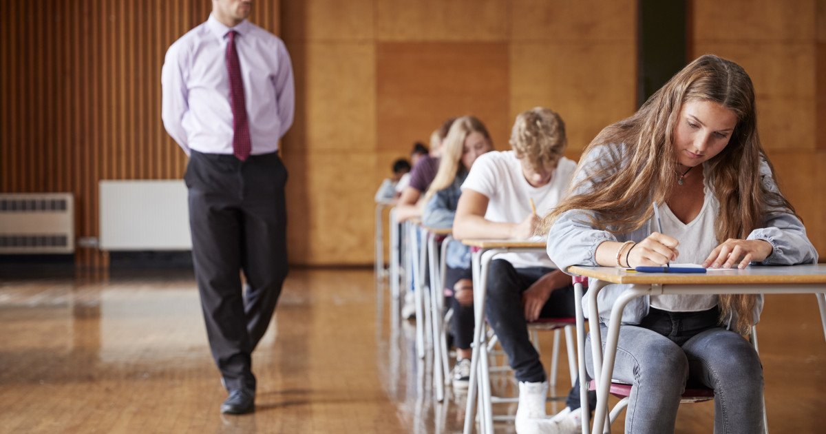 Peste 8.700 de profesori evaluatori s-au înscris până acum pentru participarea la simulările Evaluării Naționale, anunță ministrul Educației, Mihai Dimian