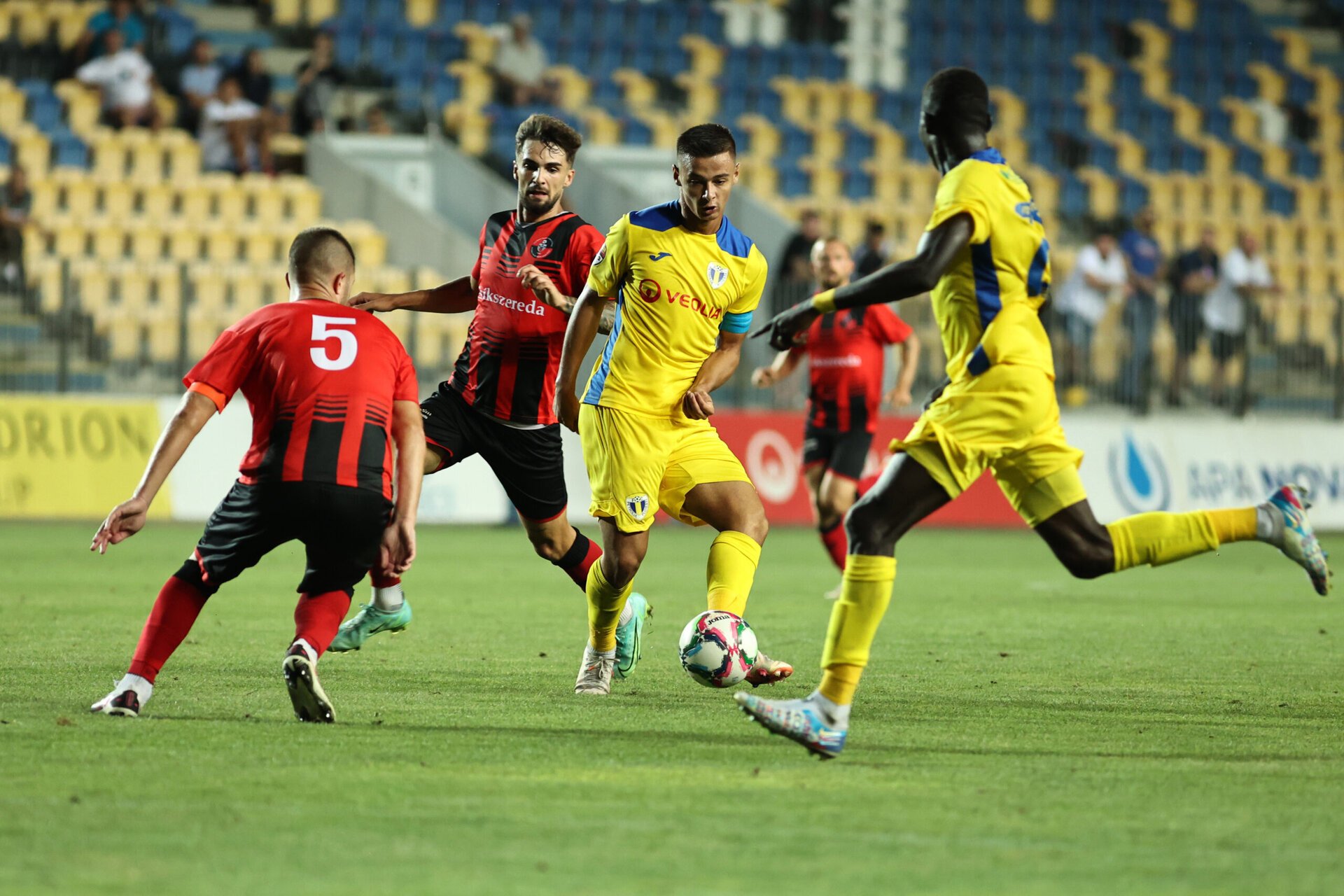Petrolul Ploiești și Csikszereda Mișcurea Ciuc se întâlnesc astăzi, de la ora 15:45, pe stadionul „Ilie Oană” într-un meci extrem de important pentru clasamentul din play-out-ul Superligii