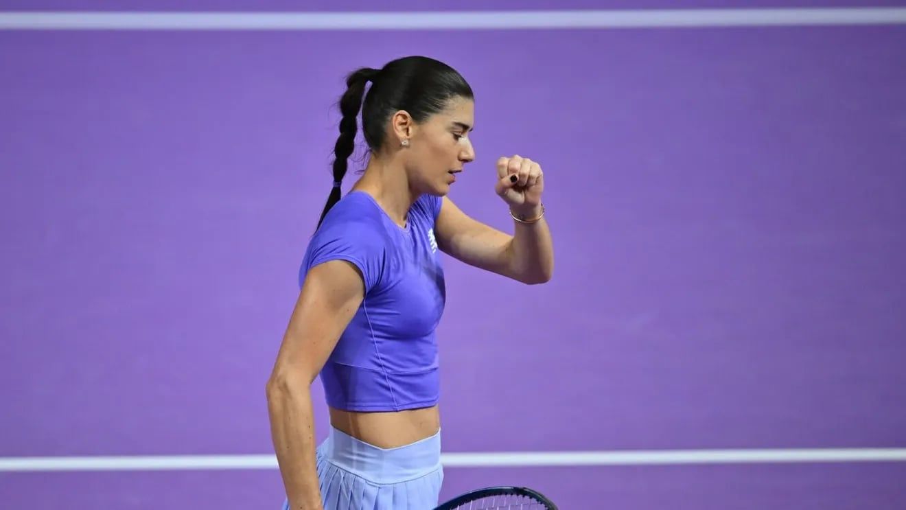 Sorana Cîrstea demontează așteptările și încinge atmosfera la Indian Wells, reușind prima sa victorie după ruptunea de legături cu Ion Țiriac Jr., o relație care a suscitat mare interes în lumea tenisului românesc și internațional