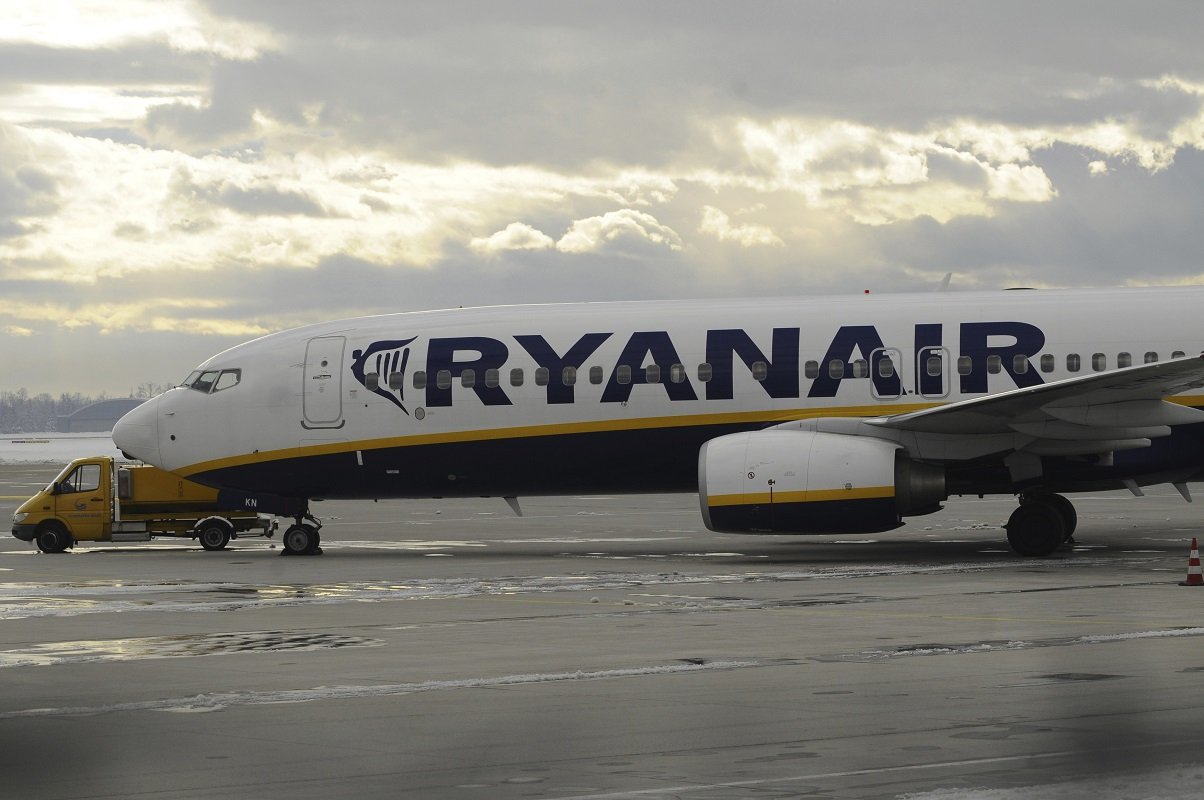 Ryanair anunță cele mai importante reduceri de zboruri din istorie, afectând milioane de pasageri în Europa Compania low-cost Ryanair a făcut un anunț shock pentru pasagerii europeni: în 2026, va reduce dramatic numărul de zboruri, afectând o serie de piețe și aeroporturi importante din întreaga Europă