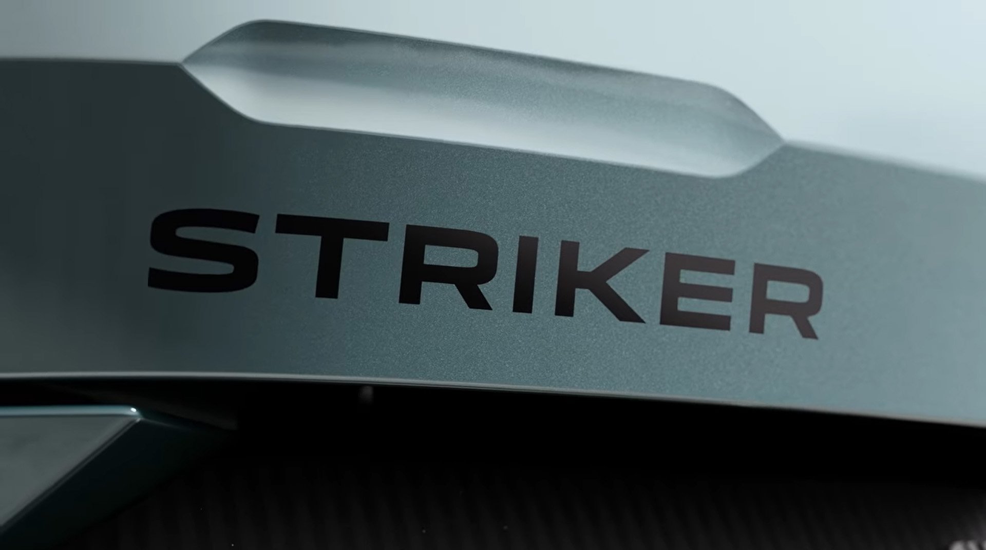Numele noului crossover Dacia, Striker, a stârnit deja primele reacții, chiar înainte de debutul oficial