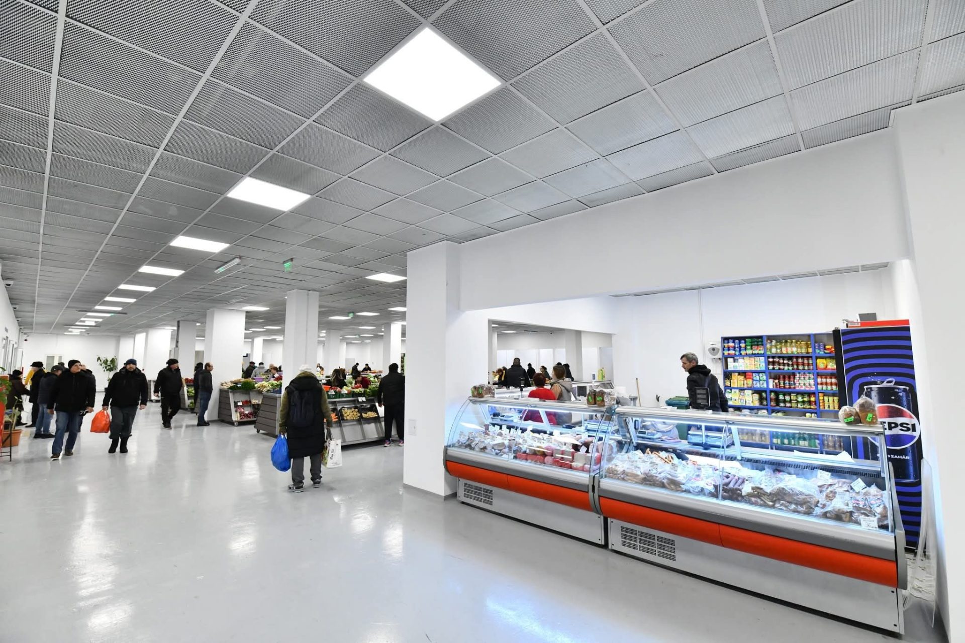 Sectorul 6 lansează o licitație pentru spațiile comerciale din piețele locale, oferind oportunități pentru micii comercianți Administrația locale din Sectorul 6 al capitalei a anunțat recent organizarea unei licitații publice pentru închirierea a 47 de spații comerciale din piețele de pe raza sectorului