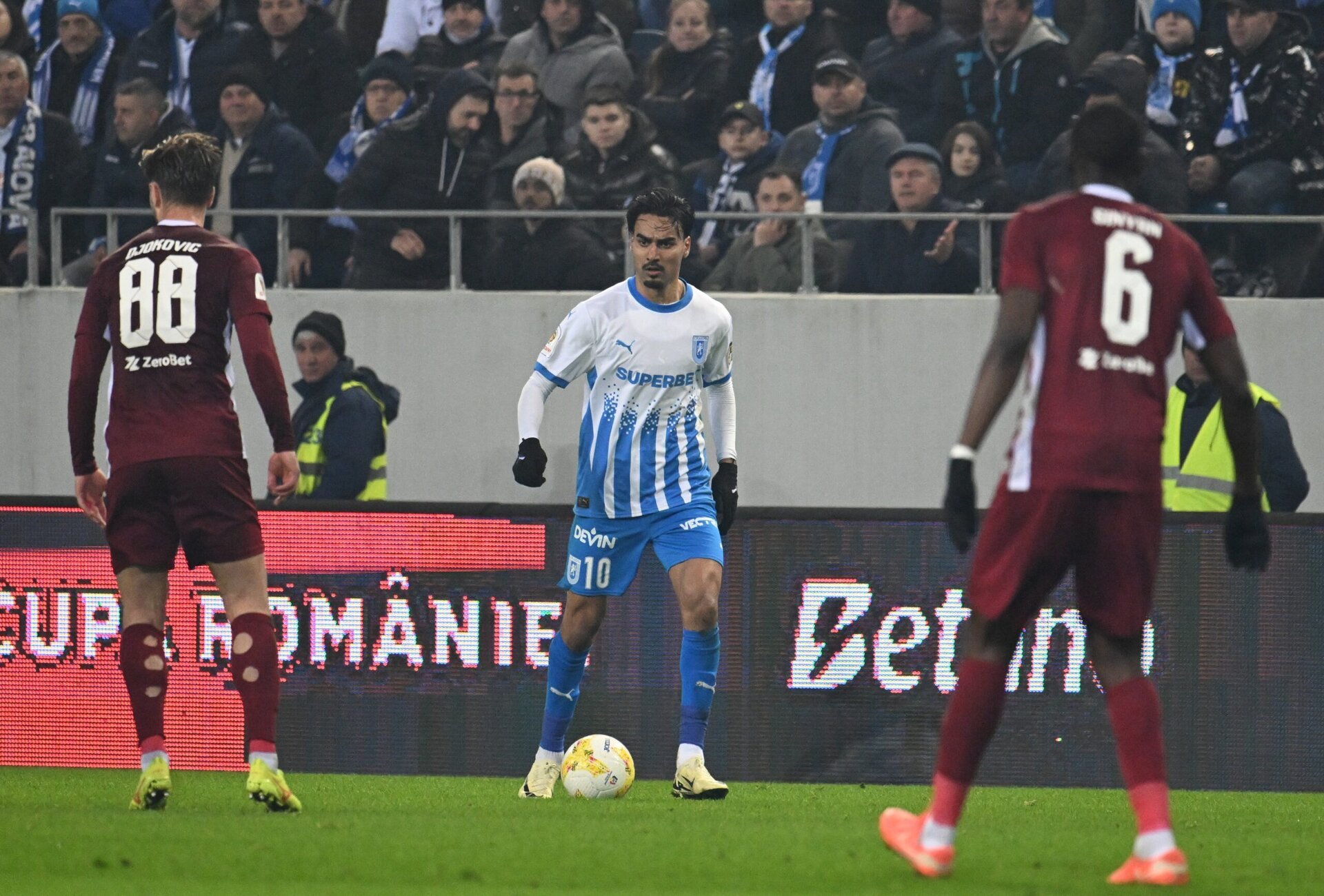 Anunț atât de surprinzător, cât și de clarificat: Ștefan Baiaram își ia rămas bun de la Universitatea Craiova la finalul sezonului actual, după calificarea în semifinalele Cupei României Universitatea Craiova a scris o pagină importantă în istoria recentă a fotbalului românesc, reușind să avanseze în semifinale după o victorie memorabilă împotriva echipei CFR Cluj, scor 3-1