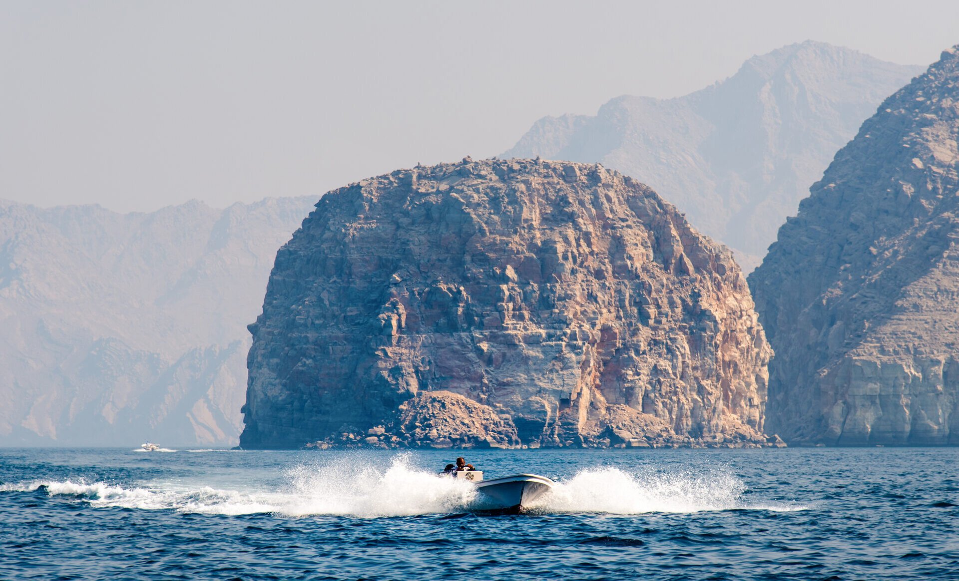 Trump încearcă să blocheze minarea Strâmtorii Ormuz, „tainele” Iranului