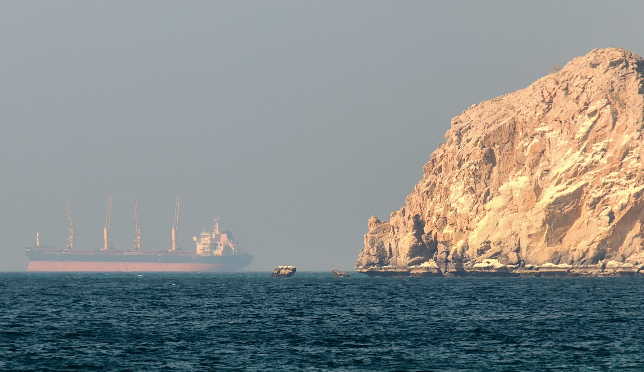 Iranul avertizează SUA: riscul unui „război economic” și prețuri ale petrolului ce pot urca spre 200 de dolari pe baril Situația tensionată din Golful Persic a escaladat recent, odată cu avertismentul explicit venit din partea Iranului către Statele Unite, care pune în pericol stabilitatea energetică a lumii