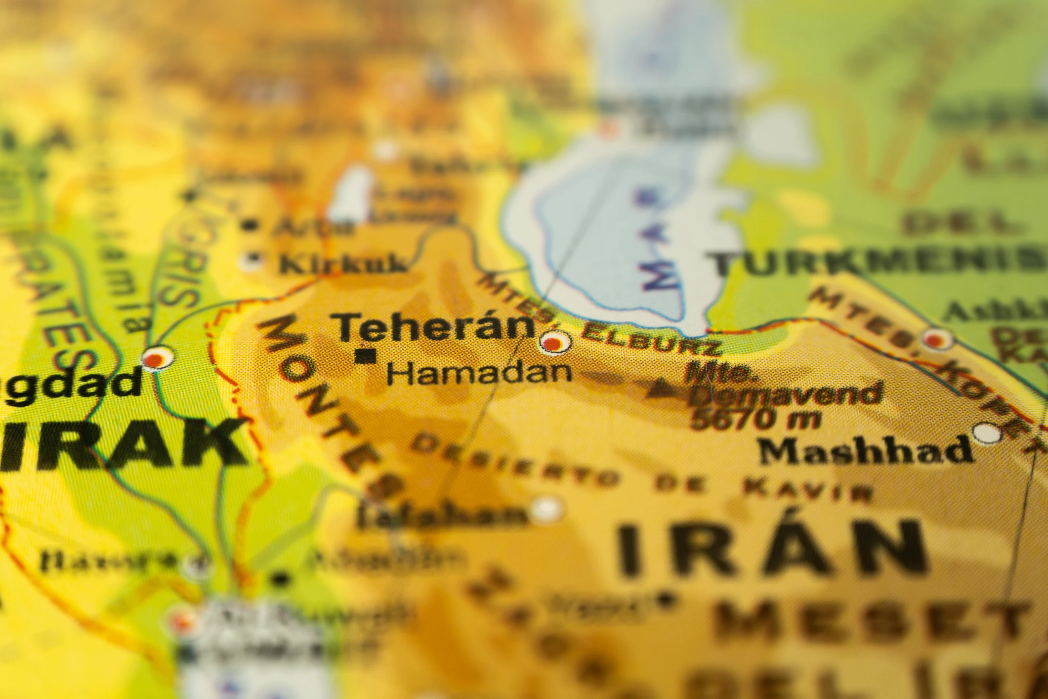 Conflictul din Iran pare a fi departe de a se încheia, iar impactul său asupra economie mondiale este resimțit tot mai puternic, punând autoritățile și populația iraniană într-o poziție din ce în ce mai dificilă
