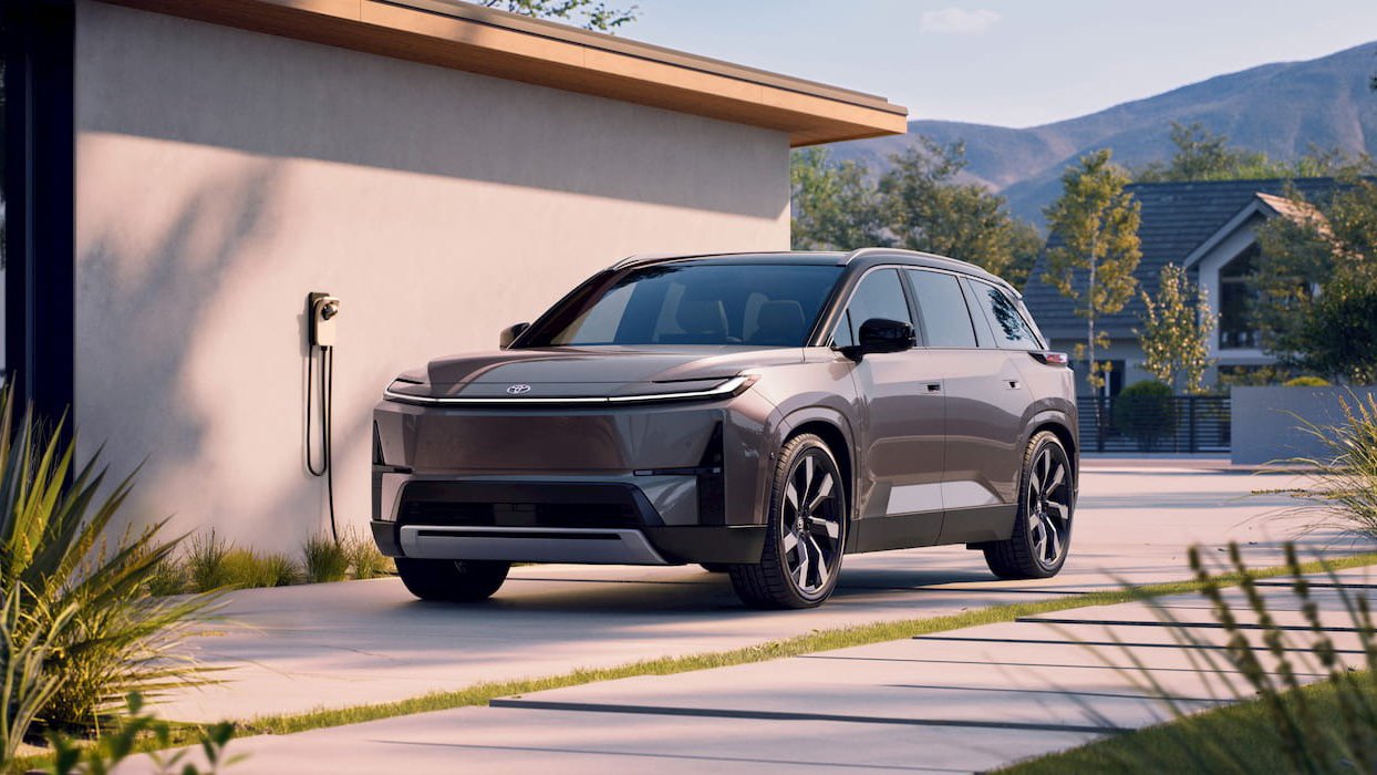 Toyota face un pas important spre simplificarea și accelerarea adoptării mașinilor electrice în România, printr-un nou parteneriat inovator cu startup-ul Treehouse