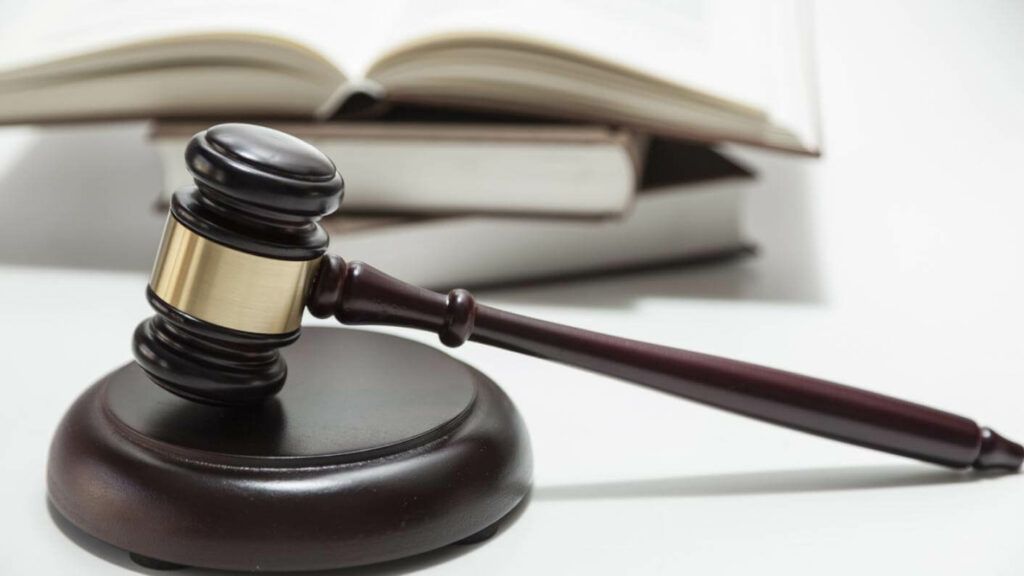 Judecătoria Fetești a dictat prima condamnare de închisoare pentru agresiune asupra unui medic în timpul serviciului, marcând un moment important în evoluția sistemului judiciar românesc privind protecția personalului medical în contexte conflictuale