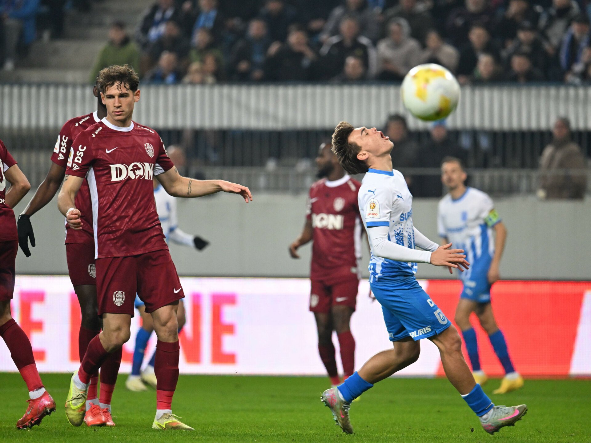 Universitatea Craiova a trecut vineri seară de CFR Cluj, după o confruntare intensă și dramatică, care s-a încheiat abia după prelungiri