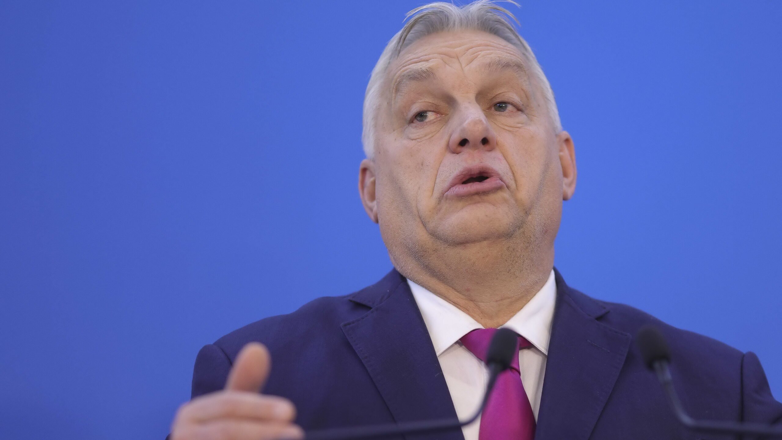 Tensiuni majore între Budapesta și Kiev: Viktor Orban acuză oficialii ucraineni de amenințări și șantaj politic Escaladarea conflictului diplomatic dintre Ungaria și Ucraina are loc într-un context internacional tot mai complex, iar declarațiile recente ale premierului maghiar Viktor Orban au atras noi suspiciuni și tensiuni între cele două națiuni