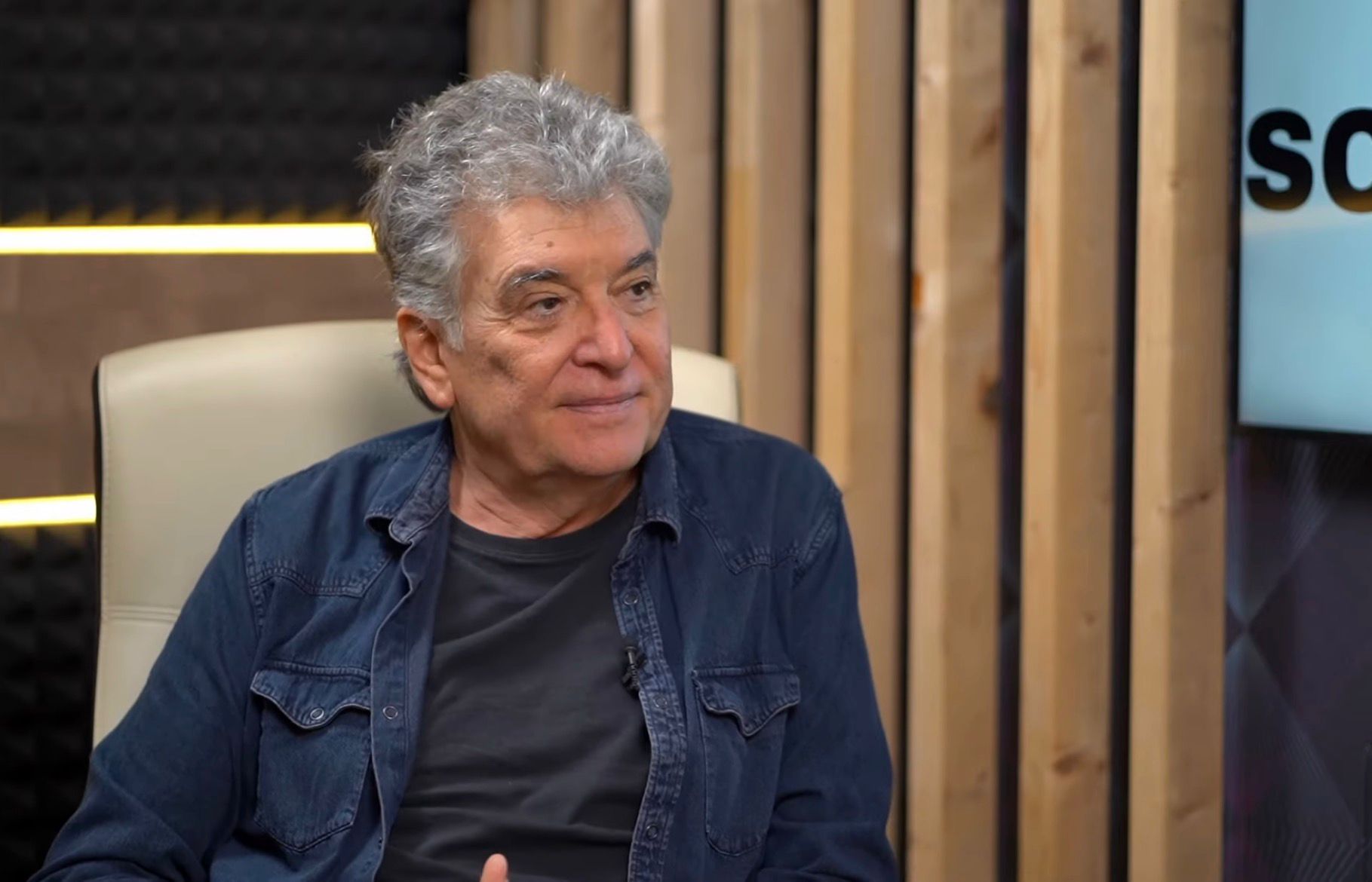 Iulian Vrabete, membru emblematic al trupei Holograf, a încetat din viață joi, la vârsta de 70 de ani, după o luptă cu o boală incurabilă, confirmă impresarul formației, Cristi Beiu