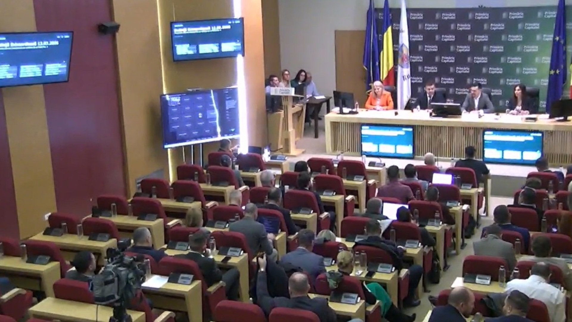 Consiliul General al Capitalei a aprobat proiectul pentru reducerea facturilor la căldură, dar tensiunile din ședințe continuă În ciuda controversei și amânărilor repetate, proiectul intitulat „Plătești câtă căldură primești” a fost, în cele din urmă, aprobat vineri de către Consiliul General al Municipiului București