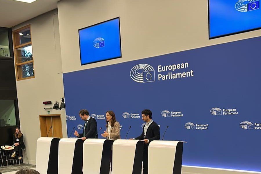 Criza locuințelor în Europa și paralelele din București: de la promisiuni la realitate În timp ce Uniunea Europeană încearcă să abordeze o problemă cronică, în București se acuză o realitate diferită, precum cea a influenței și nepotismului în gestionarea fondurilor publice de locuințe