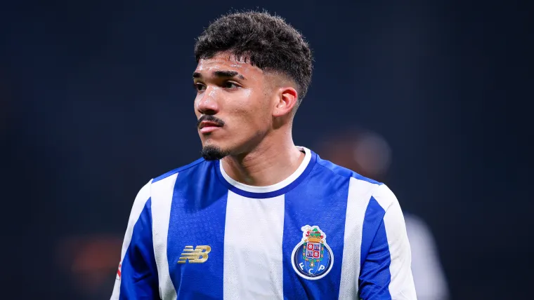 Porto și Benfica se întâlnesc duminică în derby-ul de vârf al campionatului portughez, într-un meci esențial pentru cursa către titlul din Primeira Liga