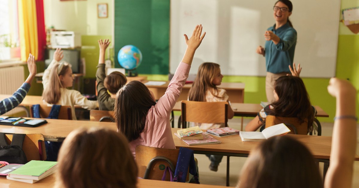 Vacanța de primăvară pentru elevii din întreaga țară va începe oficial pe 4 aprilie 2026, odată cu încheierea cursurilor dinainte de sărbătorile pascale