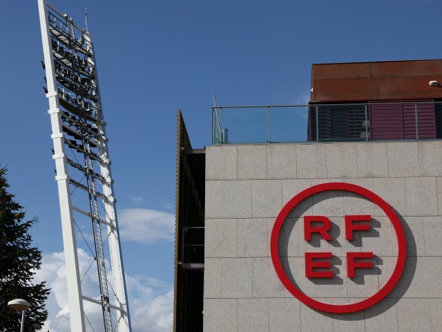 Spania suspendă acordurile comerciale cu Iranul după incidentul rachetei lansate asupra Turciei Guvernul spaniol a decretat, vineri, suspendarea tuturor acordurilor comerciale cu Iranul, ca urmare a incidentului în care o rachetă a Iranului a fost lansată și a trecut peste teritoriul Turciei