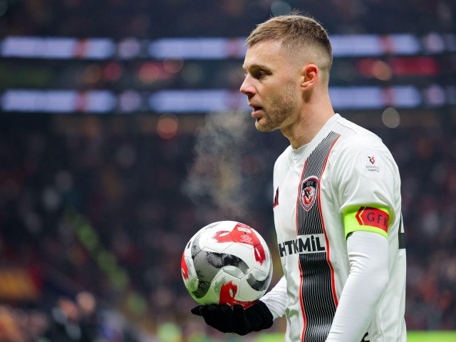 Alexandru Maxim, la finalul unui meci de coșmar pentru Gaziantep: „Am fost foarte slabi!” După o victorie categorică obținută în deplasare pe terenul formației Fenerbahçe, mijlocașul român Alexandru Maxim a fost extrem de sincer și dur în declarații