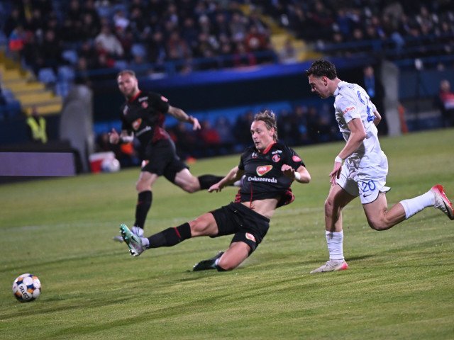 Liga a II-a românească revine în centrul atenției cu un meci extrem de important în program, chiar în această seară, de la ora 19:30, atunci când echipa Csikszereda va evolua pe teren propriu împotriva formației Farul Constanța
