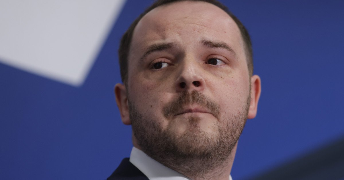 Medicul Tiberiu Paul Neagu, fost coordonator al secției pentru arsuri de la Spitalul Floreasca, a depus plângere în instanță împotriva ministrului Sănătății, după o ceartă publică ce a avut loc vara trecută