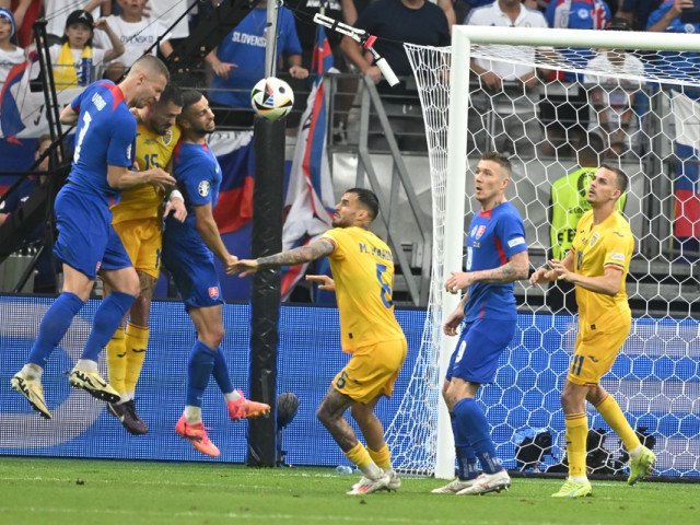 Naționala României va fi nevoită să parcurgă o etapă dificilă în drumul său spre reconstrucție, după ce unul dintre cei mai promițători tineri ai lotului, Leo Sauer, a fost declarat accidentat și nu va putea evolua în partida amicală de duminică cu Slovacia