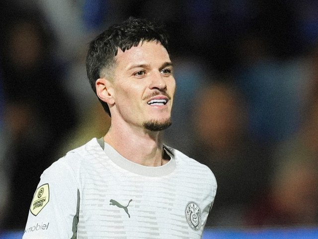 Dennis Man scrie istorie în Olanda: un impact remarcabil al fotbalistului român în Eredivisie Un nume românesc strălucește din ce în ce mai puternic în peisajul fotbalului olandez