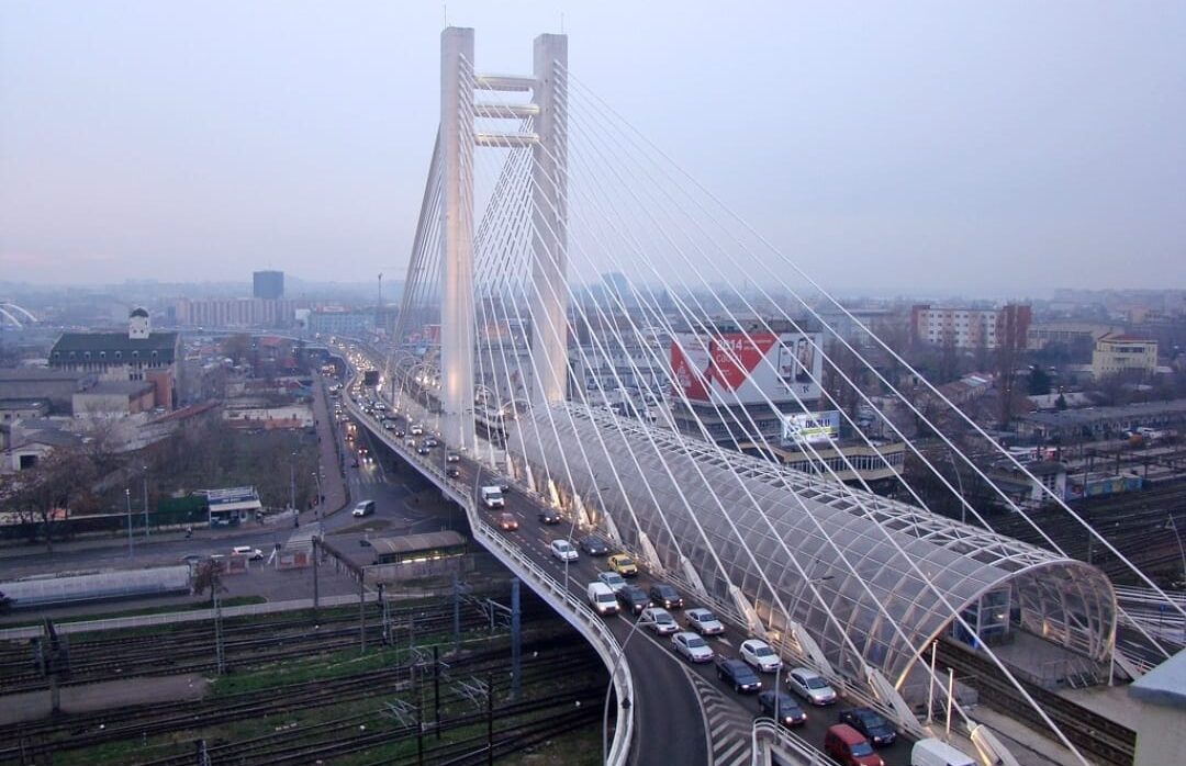 Zgomotul unui pod istoric devine o problemă de sănătate publică, iar bucureștenii solicită intervenții urgente Traficul intens de pe Podul Basarab, aproape un deceniu și jumătate de la inaugurare, a devenit o problemă acută pentru locuitorii din zona vecină