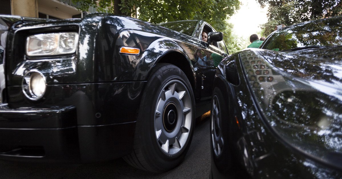 ANAF intensifică controalele fiscale vizând firmele și bunurile de lux ale unor antreprenori cu venituri contestate Agenția Națională de Administrare Fiscală (ANAF) a anunțat recent o schimbare semnificativă în strategia de control, urmând să adreseze verificări țintite atât la nivelul firmelor, cât și la cel al persoanelor fizice legate de acestea