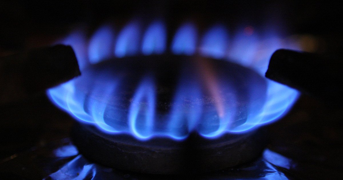 Guvernul a decis să prelungească intervenția pe piața gazelor naturale pentru consumatorii casnici, într-o mișcare menită să atenueze impactul crescut al prețurilor asupra buzunarelor românilor