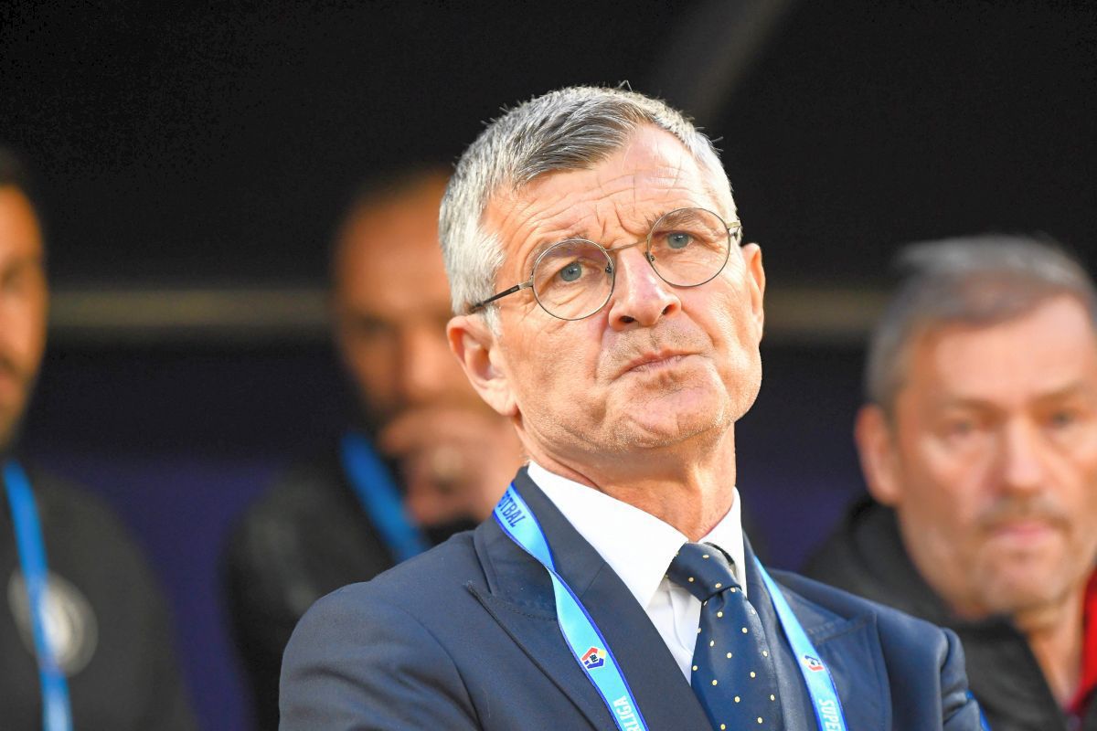 Ioan Ovidiu Sabău revine în fotbalul românesc, fiind în negocieri avansate cu Farul Constanța pentru a prelua funcția de antrenor principal, înlocuind astfel pe Ianis Zicu