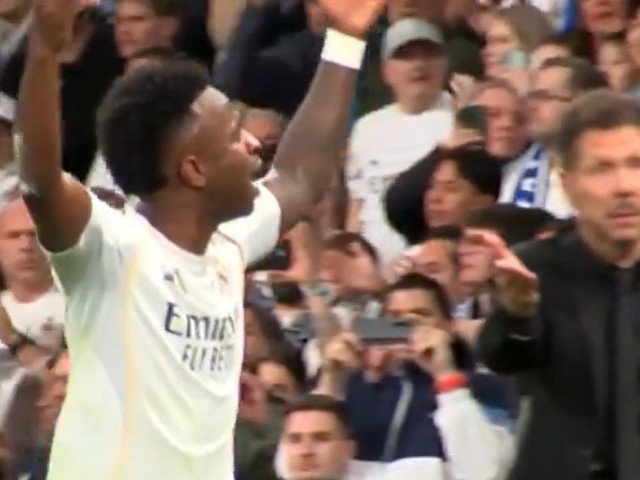 Real Madrid a reușit să obțină o victorie dramatică în derby-ul cu Atletico Madrid, scor 3-2, într-un meci plin de tensiune și rivalitate pe Santiago Bernabeu