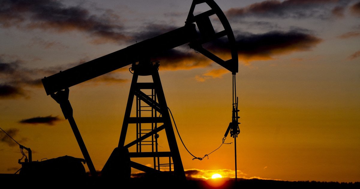 Kuwait Petroleum Corporation a anunțat sâmbătă reducerea temporară a producției de petrol, chiar în contextul instabilității crescute în regiunea Orientului Mijlociu, unde războiul dintre SUA și Iran a perturbat deja transporturile energetice pentru a opta zi consecutiv