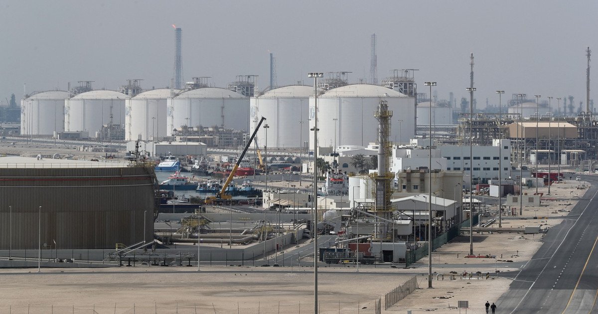 Perturbare majoră pe piața globală a energiei: atacul asupra Qatarului va avea consecințe de durată Un atac recent asupra complexului Ras Laffan din Qatar a declanșat o criză energetică ce va avea impacturi pe termen lung, în condițiile în care specialistii avertizează că repararea instalațiilor afectate va dura între trei și cinci ani, iar pierderile de gaze se vor resimți ani de zile de acum înainte