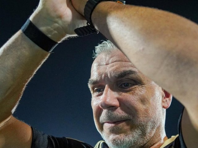 Tensiunile din Orientul Mijlociu ce escaladau deja de câteva luni au ajuns acum până în străfundul Emiratelor Arabe Unite, o destinație aparent pașnică și bogată în lux, dar aflată în mijlocul conflictului regional