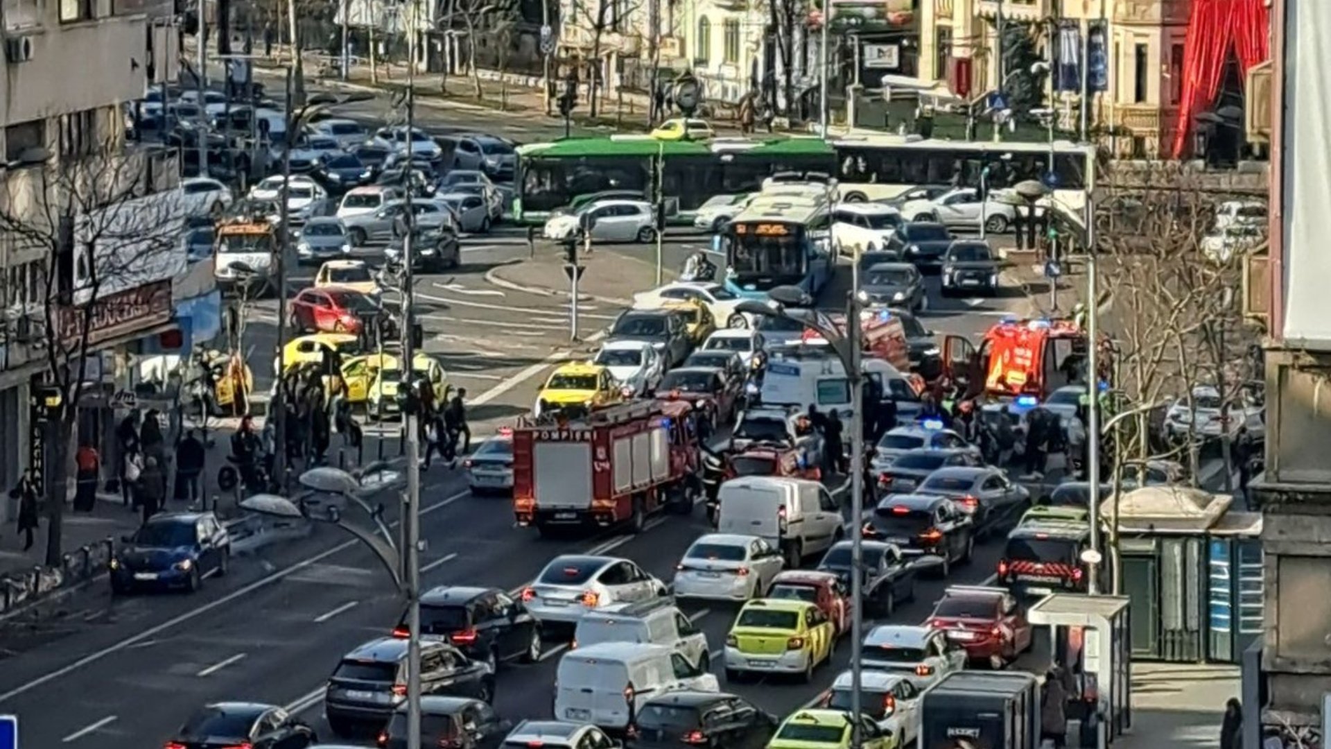 Un accident grav cu pieton s-a produs astăzi la prânz în stația Piața Romană, una dintre cele mai circulate zone din centrul Capitalei
