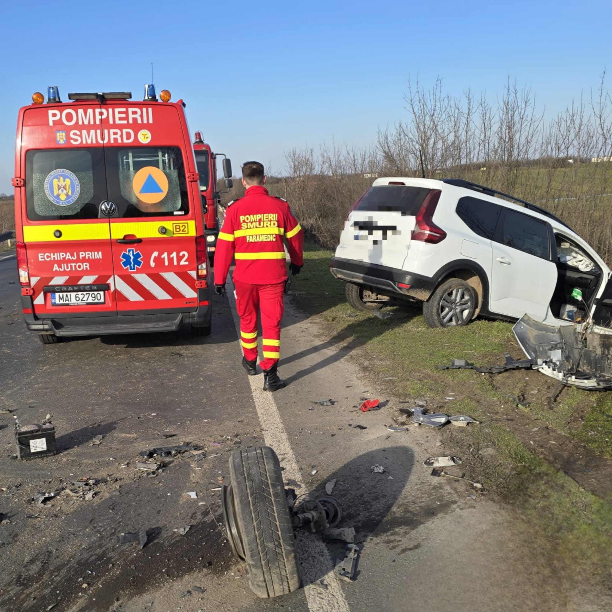 Tragedie pe drumul județean din Giurgiu: un accident rutier soldat cu un deces, două victime rănite grav Un accident grav a zguduit joi dimineață județul Giurgiu, lăsând în urmă o scenă de coșmar și un bilanț tragic: o persoană și-a pierdut viața, iar alta este în continuare internată în stare gravă la spital