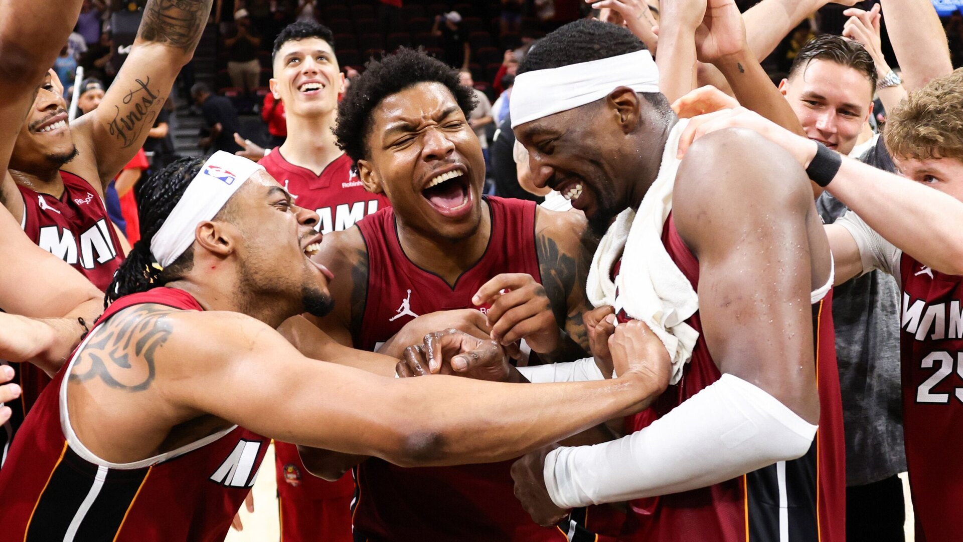 Bam Adebayo a transformat un meci obișnuit în Miami într-un eveniment memorabil, stabilind un record uimitor de 83 de puncte, ceea ce îl plasează în compania unor nume legendare precum Wilt Chamberlain și Kobe Bryant