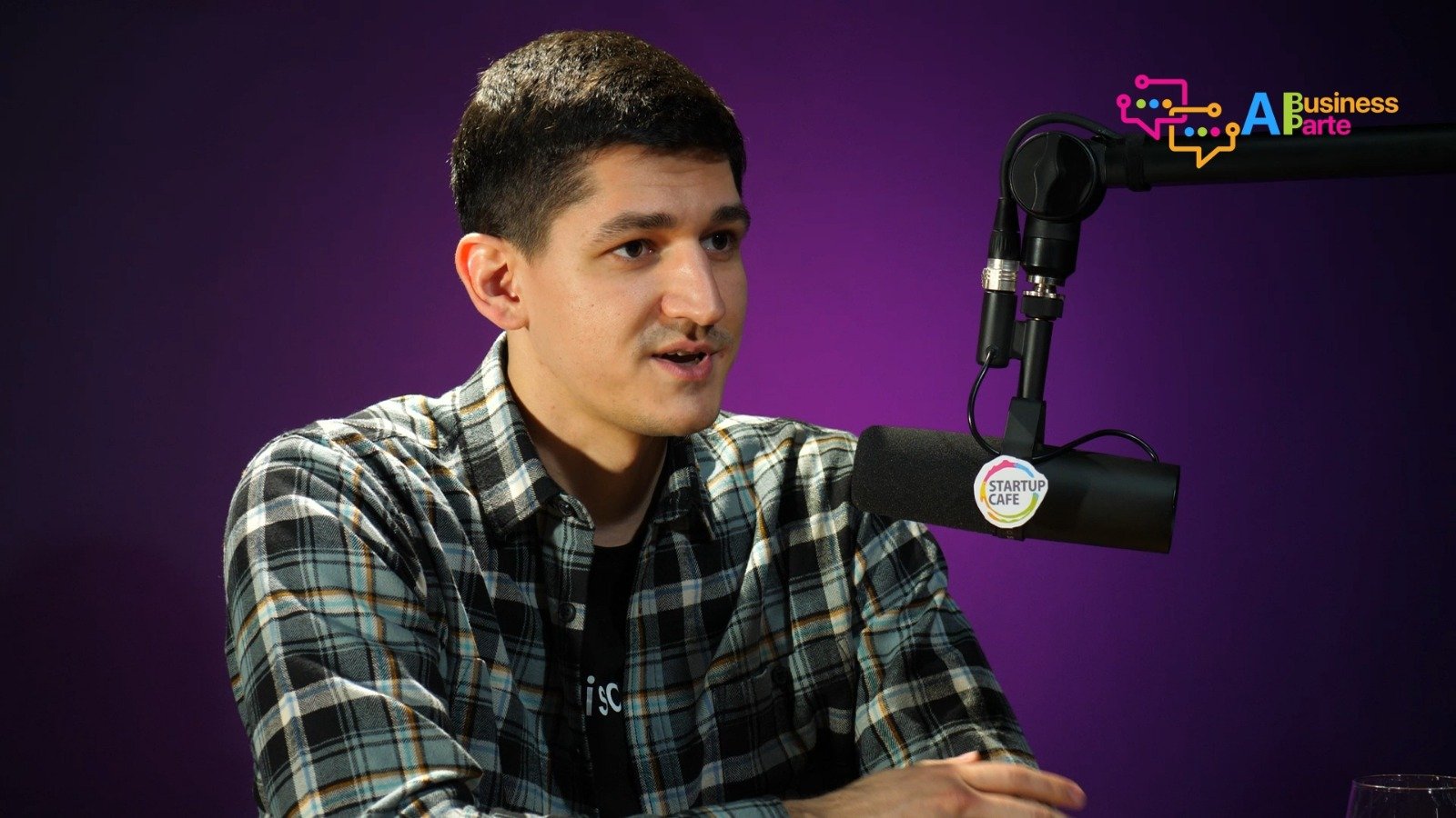 Tendința ascendentă în lumea hackerilor: promotorii tehnicilor de prompt engineering devin tot mai numeroși Într-un peisaj al amenințărilor cibernetice în continuă evoluție, o nouă și surprinzătoare tendință începe să capete contur: atacatorii cibernetici devin tot mai interesați de utilizarea tehnicilor de prompt engineering pentru a identifica vulnerabilități în sistemele informatice