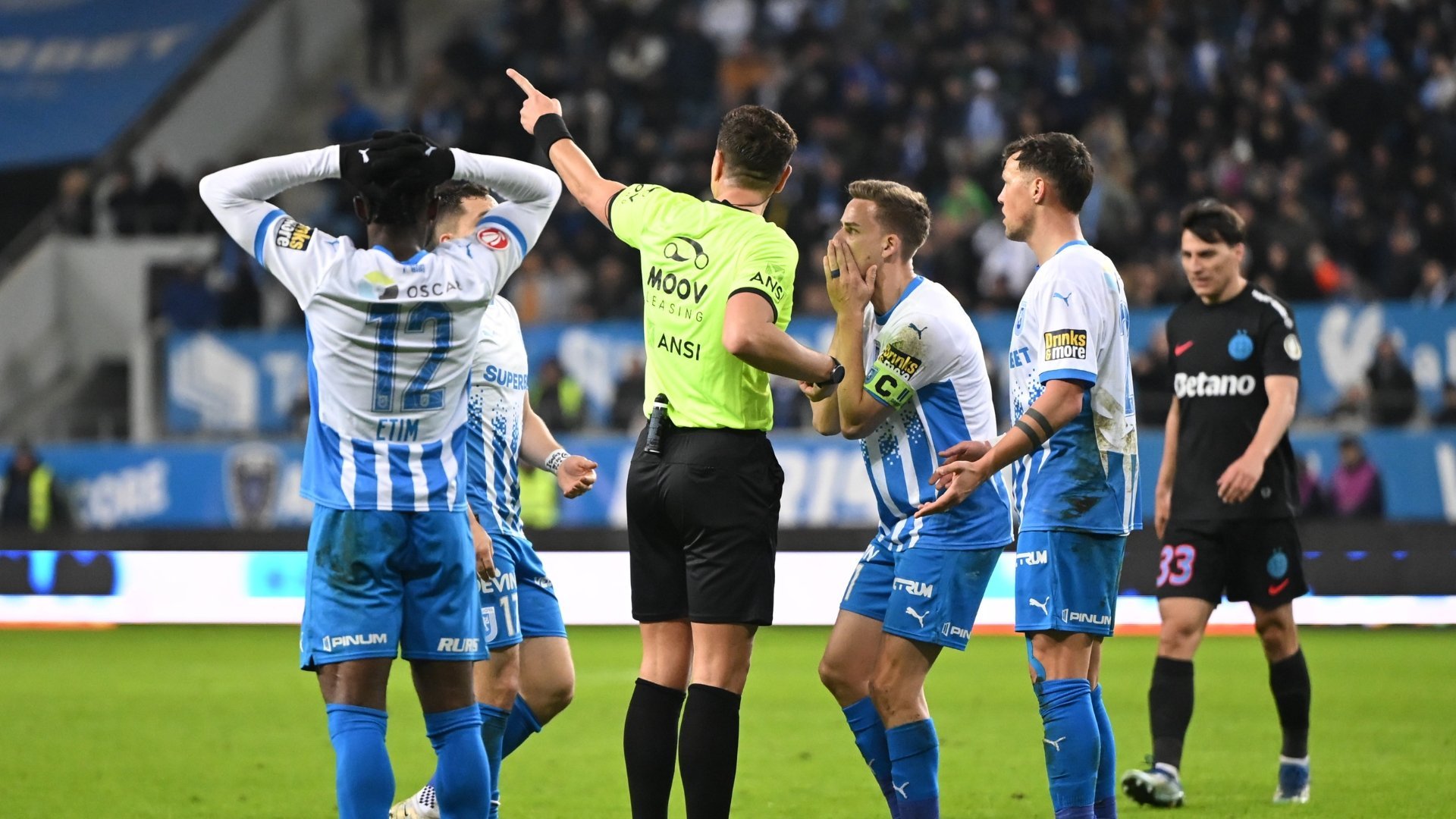 Universitatea Craiova și CFR Cluj se pregătesc pentru un duel crucial în sferturile Cupei României Betano, o partidă pe care o așteaptă cu interes întreg fotbalul românesc