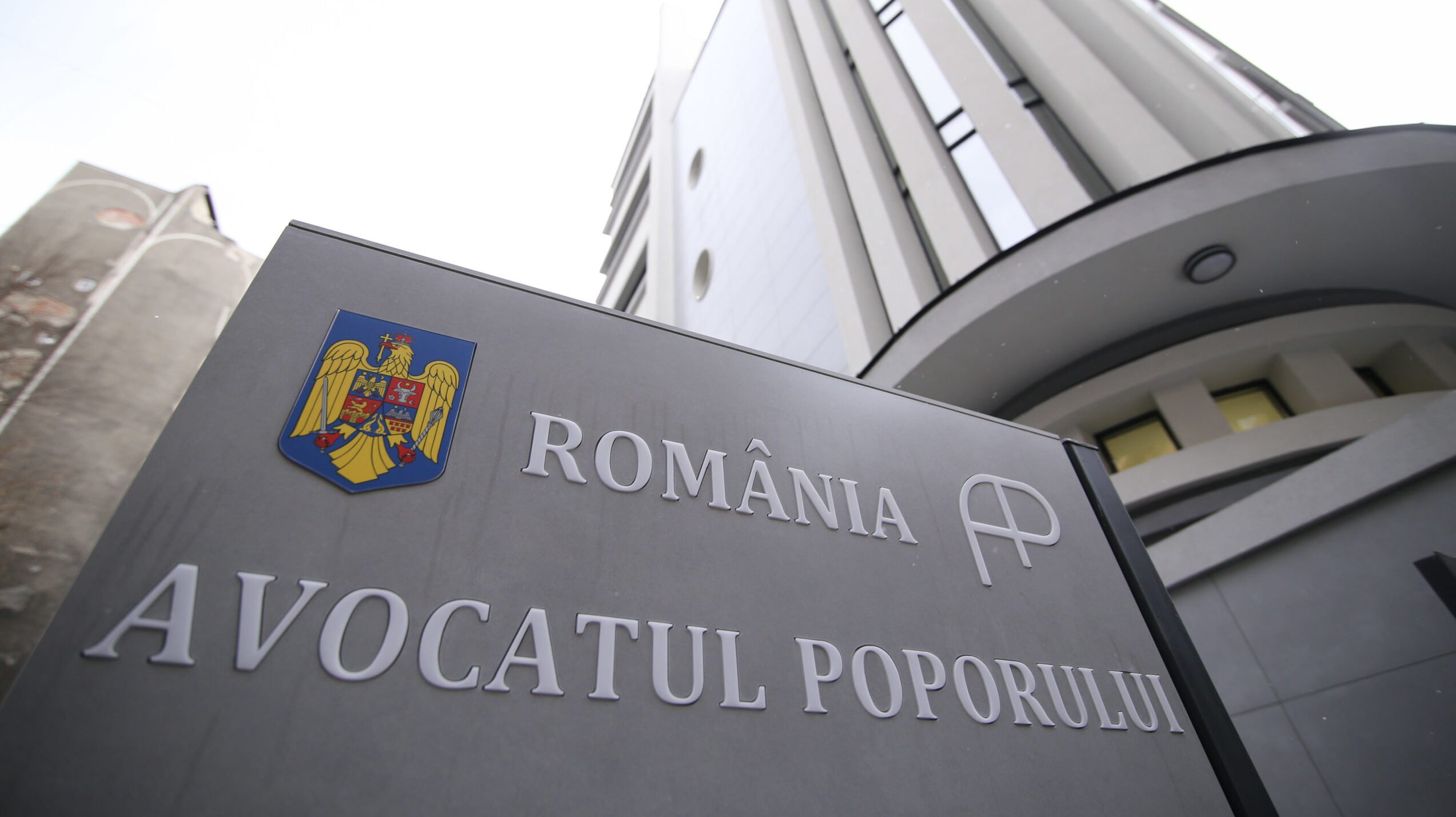 Avocatul Poporului depune sesizare împotriva ordonanței pentru tăierile din administrație