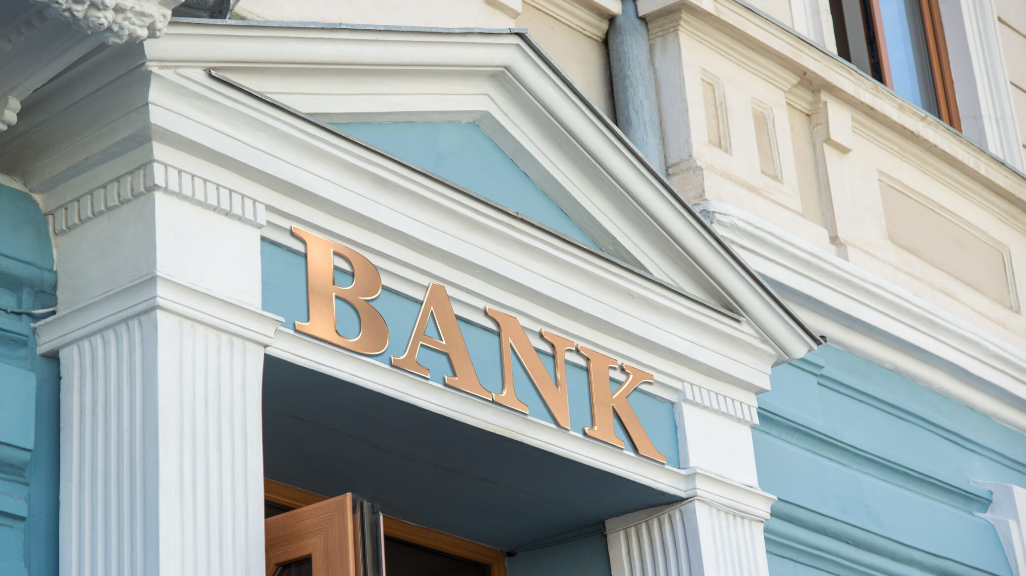 Raiffeisen Bank este pe cale să cumpere o bancă din România