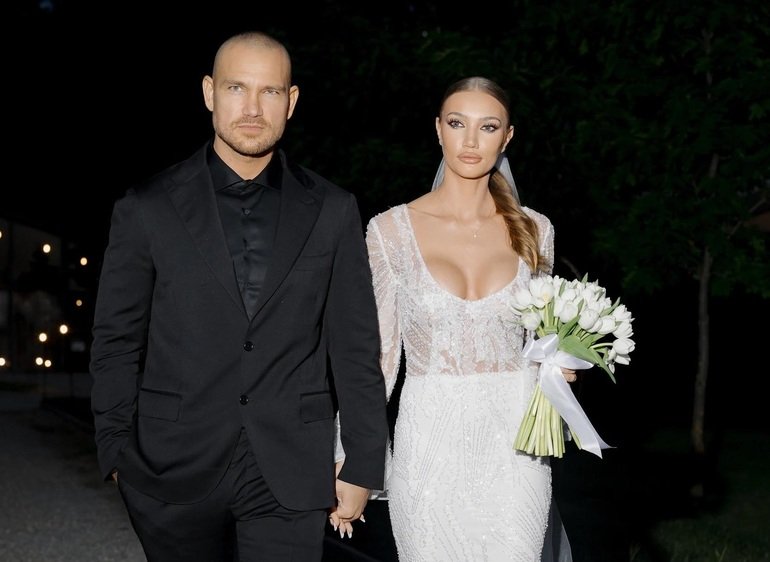 Bogdan Popa, cunoscut în lumea artistică sub numele de scenă Peter Pop, și soția sa, Ana-Maria Tănasie, fostă handbalistă cu un CV impresionant la echipa națională, pășesc pe piața imobiliară cu un proiect ambițios sub brandul Larss Residence